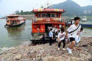 苏群：湖人频繁变阵对浓眉伤害最大 外线不准让对方防守越收越小